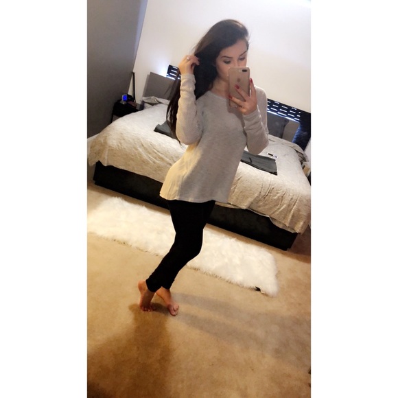 🔥4 for 25 LAST ONE Light Blue Ivory Top - Picture 3 of 6